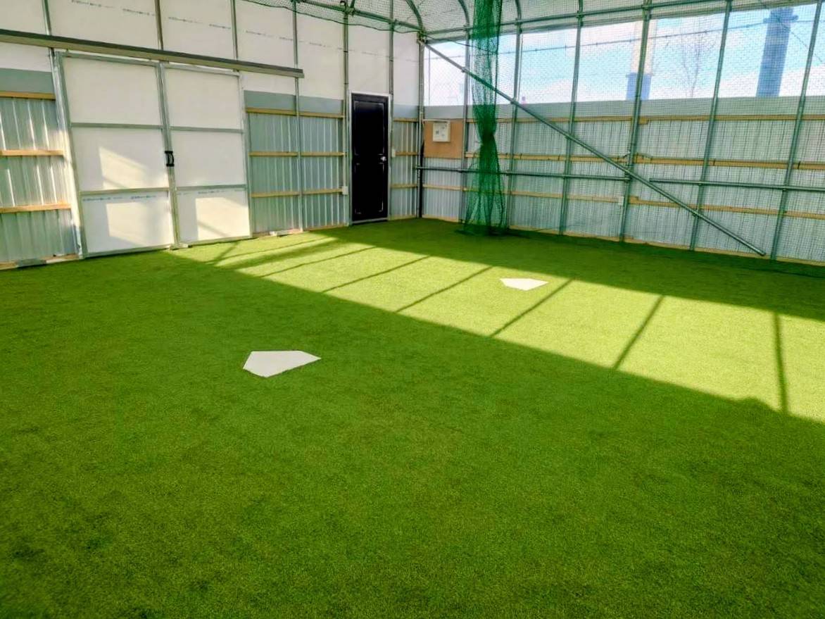 室内練習場　マウンド作成及び人工芝敷設